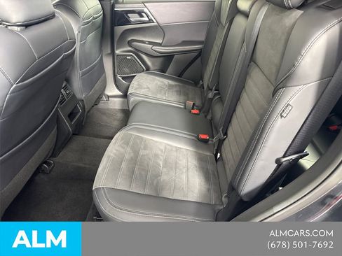 Used 2025 Mitsubishi Outlander SE FWD image 24