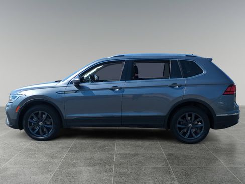 Used 2023 Volkswagen Tiguan SE image 2