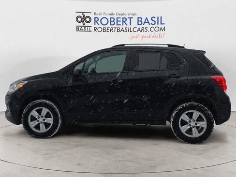 Used 2022 Chevrolet Trax LT w/ LT Convenience Package image 2