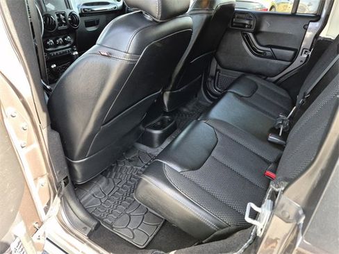 Used 2016 Jeep Wrangler Unlimited Sahara image 20