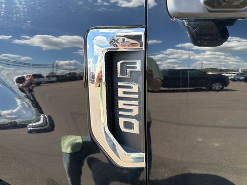 Used 2017 Ford F250 XL w/ Power Equipment Group AWD/4WD image 14
