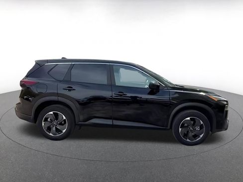 Used 2025 Nissan Rogue SV AWD/4WD image 16