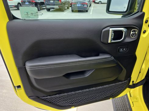 Used 2023 Jeep Wrangler Sahara w/ Cold Weather Group image 14