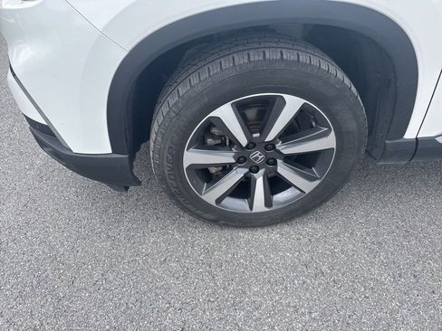 Used 2025 Honda Pilot Touring image 9