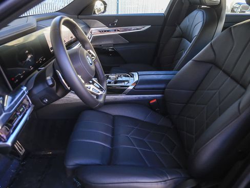 Used 2025 BMW i7 eDrive50 w/ M Sport Package image 14