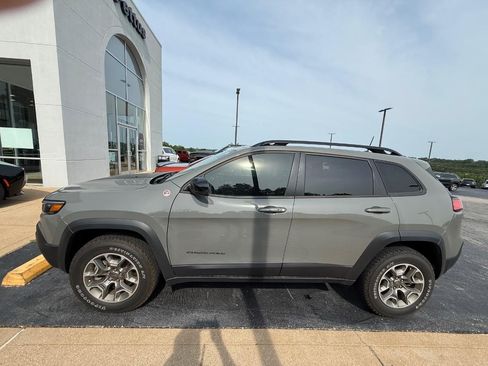 Used 2022 Jeep Cherokee Trailhawk AWD/4WD image 4
