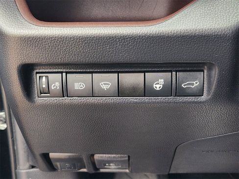 Used 2019 Toyota RAV4 Limited image 23