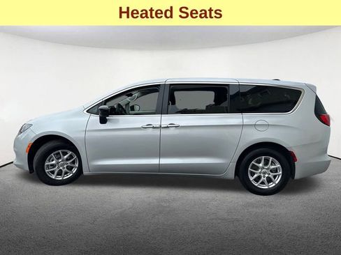 Used 2024 Chrysler Voyager LX image 6