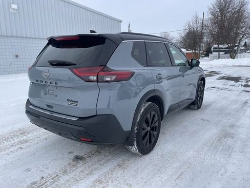 Used 2023 Nissan Rogue SV image 8
