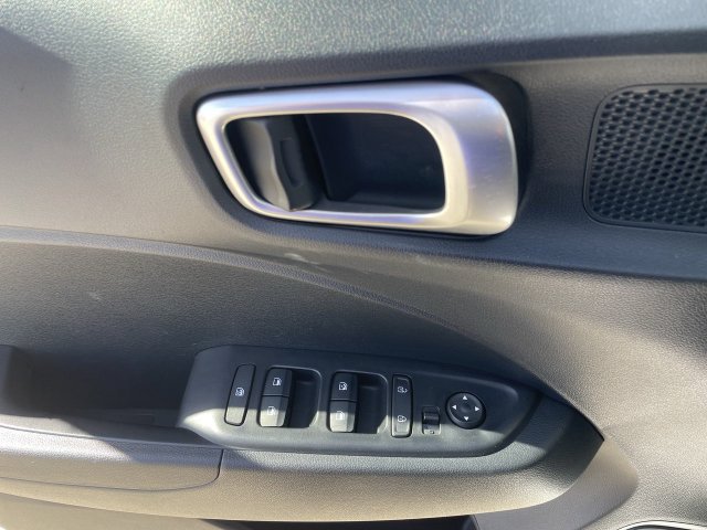 Used 2025 Hyundai Venue SEL FWD image 22