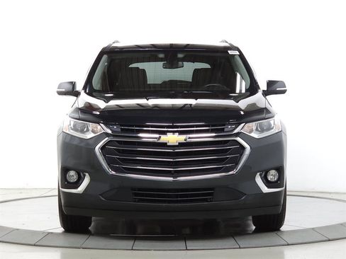 Used 2019 Chevrolet Traverse LT w/ LT Premium Package image 2