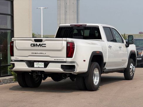 Used 2025 GMC Sierra 3500 Denali Ultimate AWD/4WD image 5