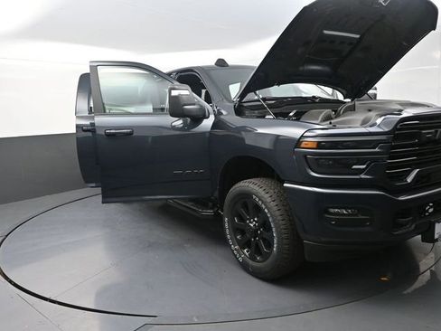 New 2026 RAM 2500 Laramie AWD/4WD image 32