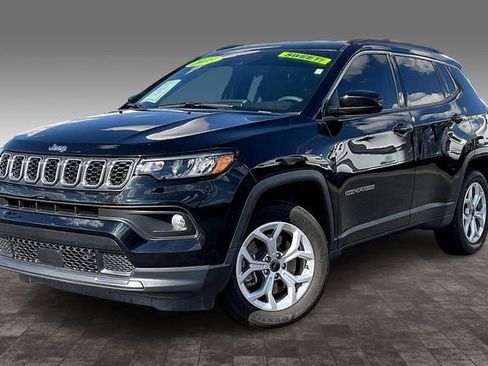 Used 2025 Jeep Compass Latitude image 1