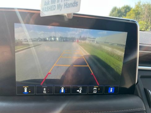 Used 2022 Chevrolet Tahoe High Country AWD/4WD image 9