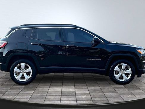 Used 2019 Jeep Compass Latitude w/ Popular Equipment Group AWD/4WD image 8