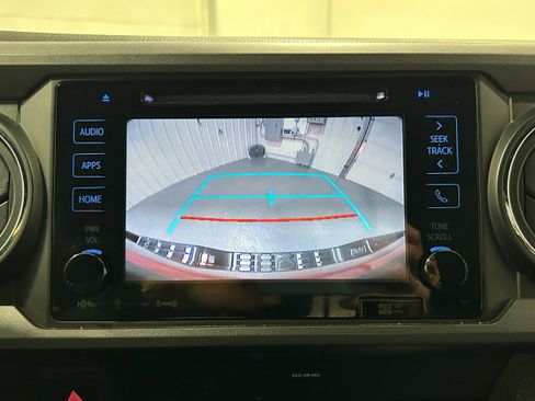 Used 2019 Toyota Tacoma TRD Sport image 8