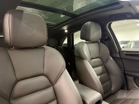 Certified 2023 Porsche Macan S AWD/4WD image 23