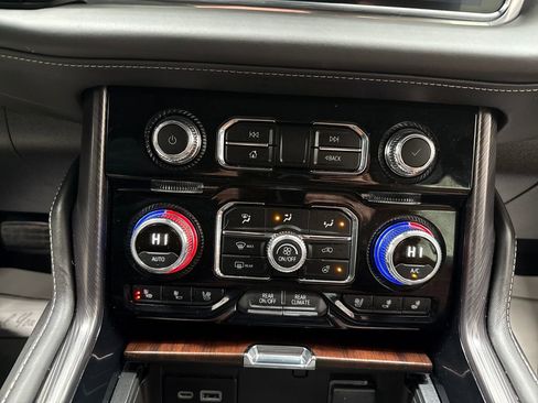 Used 2023 GMC Yukon Denali Ultimate image 40