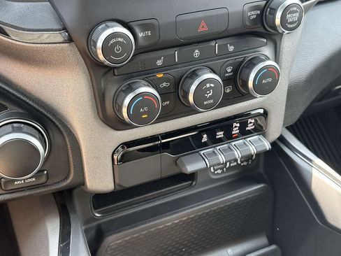 Used 2023 RAM 1500 Big Horn AWD/4WD image 30