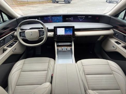 Used 2025 Lincoln Nautilus Reserve w/ Jet Appearance Package image 11