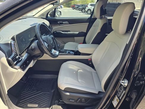 Used 2025 Kia Sportage EX image 11