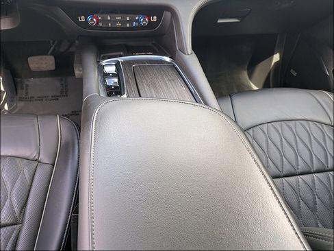 Used 2023 Buick Enclave Avenir AWD/4WD image 17