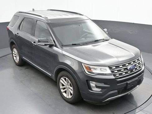 Used 2016 Ford Explorer XLT FWD image 18
