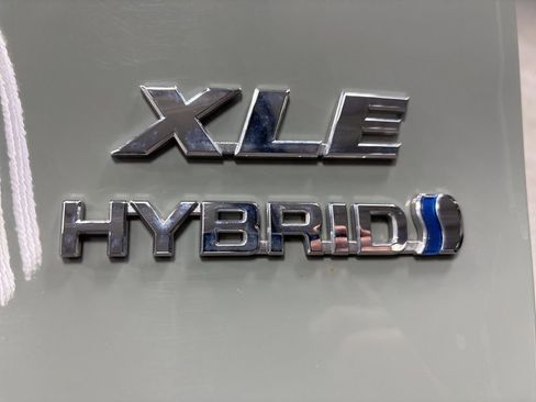 Used 2020 Toyota RAV4 XLE w/ XLE Grade Weather Package AWD/4WD image 33