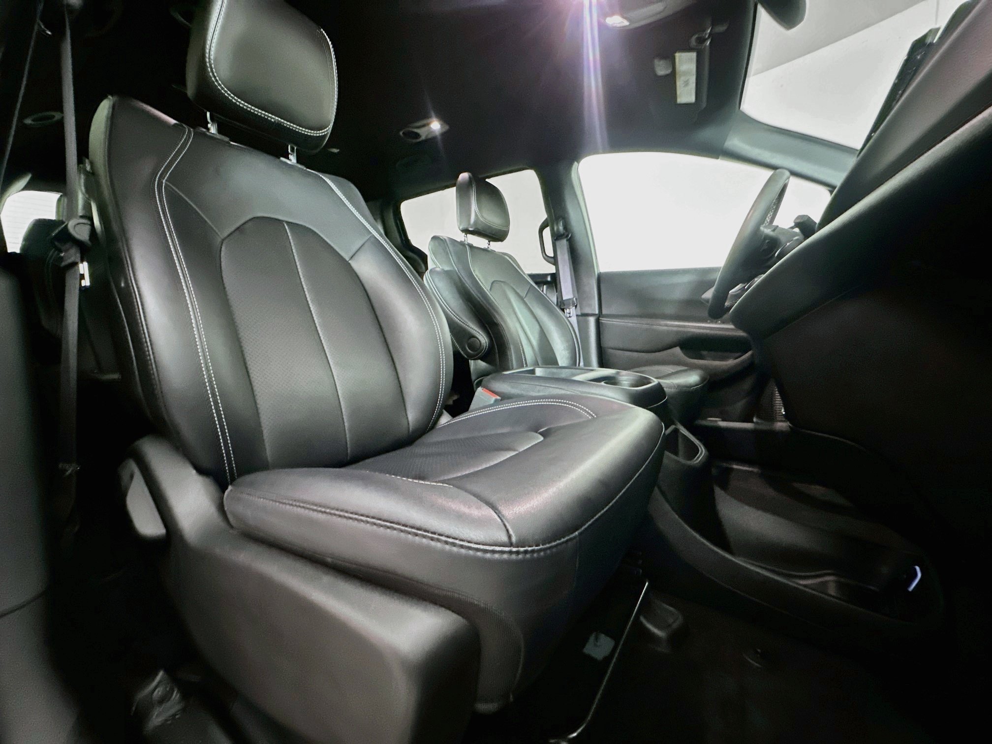 Used 2025 Chrysler Pacifica Select FWD image 30