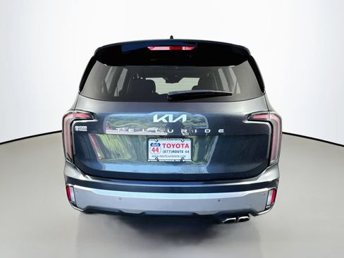 Used 2023 Kia Telluride EX w/ EX Captain's Chair Package FWD image 7