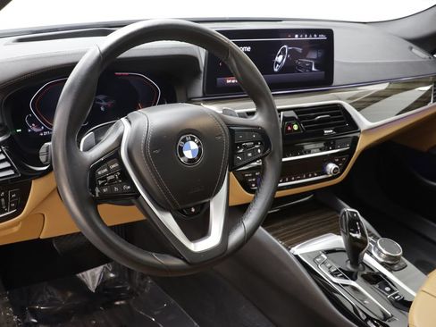 Used 2023 BMW 530i xDrive w/ Premium Package AWD/4WD image 7