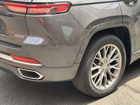 Used 2022 Jeep Grand Cherokee Summit w/ Luxury Tech Group V AWD/4WD image 9