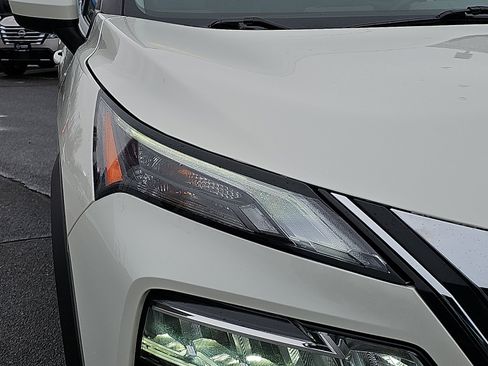 Certified 2023 Nissan Rogue SV image 9