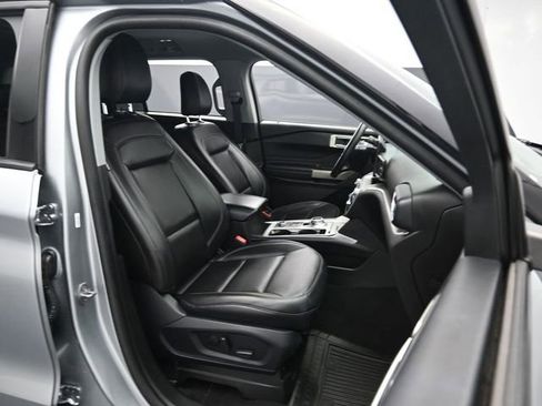 Certified 2023 Ford Explorer XLT w/ Equipment Group 202A image 28