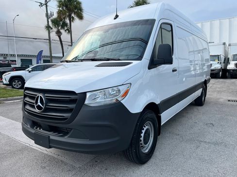 Used 2025 Mercedes-Benz Sprinter 2500 image 2
