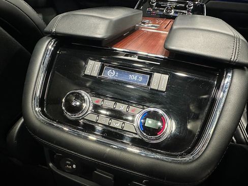 Used 2021 Lincoln Navigator Reserve w/ Luxury Package image 23