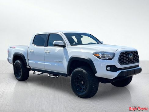 Certified 2022 Toyota Tacoma TRD Off-Road AWD/4WD image 9