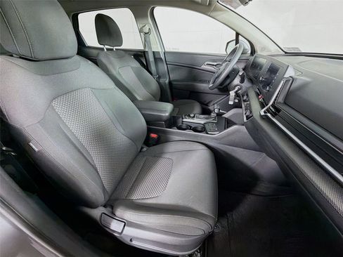 Used 2023 Kia Sportage LX image 26