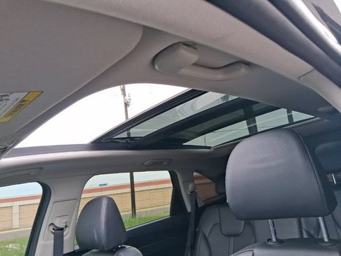 Used 2024 Kia Sorento S w/ Panoramic Sunroof Package FWD image 17