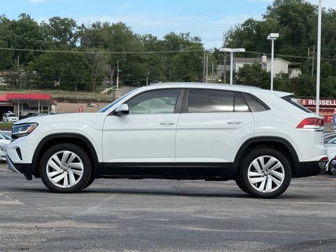 Used 2020 Volkswagen Atlas Cross Sport SE image 2