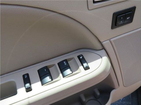 Used 2005 Ford Five Hundred Limited AWD/4WD image 12