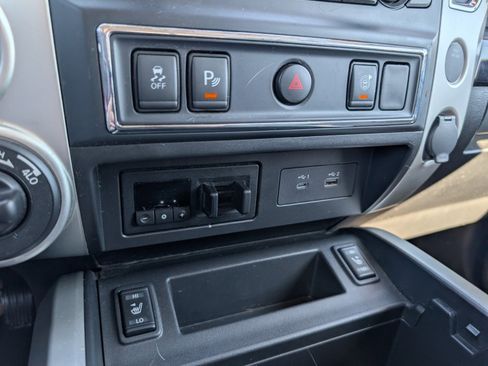 Used 2021 Nissan Titan SV w/ SV Convenience Package image 13