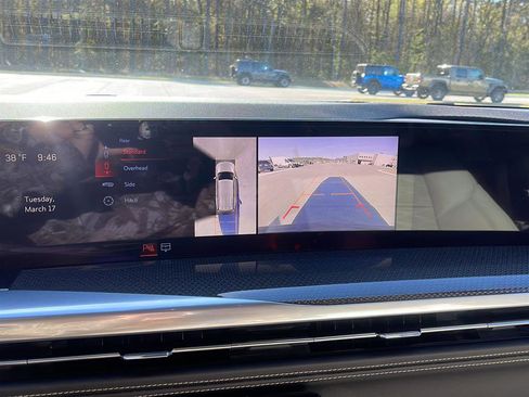 Used 2025 Cadillac Escalade V image 18