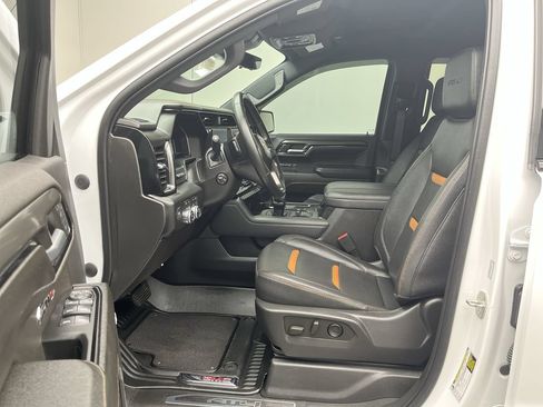 Used 2023 GMC Sierra 1500 AT4 w/ Technology Package AWD/4WD image 3