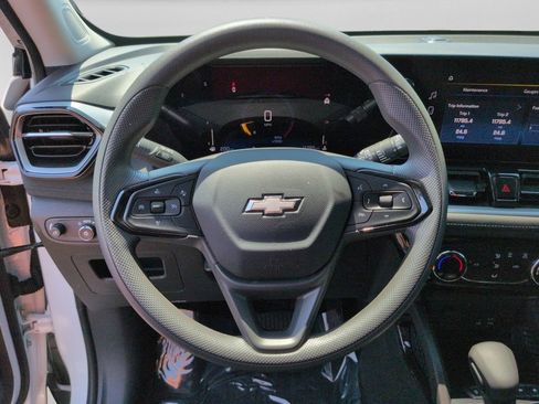 Used 2025 Chevrolet TrailBlazer LT w/ Driver Confidence Package FWD image 19