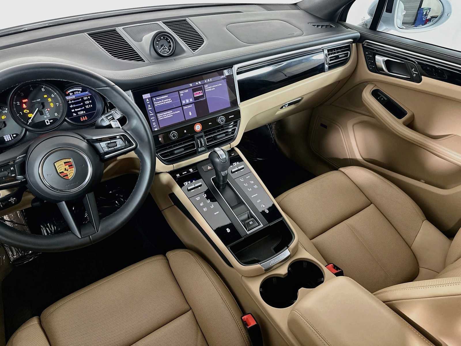 Certified 2026 Porsche Macan AWD/4WD image 25