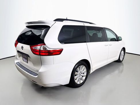 Used 2016 Toyota Sienna Limited Premium image 7