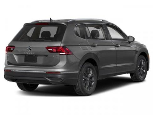Certified 2023 Volkswagen Tiguan SE w/ Panoramic Sunroof Package AWD/4WD image 2