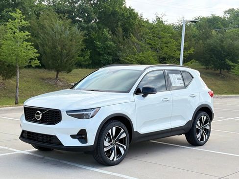 New 2026 Volvo XC40 B4 Plus w/ Protection Package Premier FWD image 3